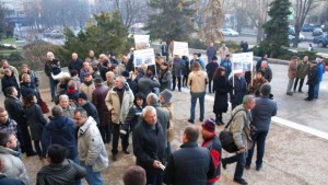 Протестиращите жители на Евксиноград На гола кука шаран не се