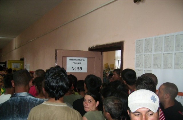 Цветан Цветанов видя активна ромска подкрепа в подписката на БСП