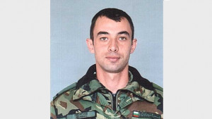 Ефрейтор Георгиев е помогнал на пострадалия шофьор чиято кола падна