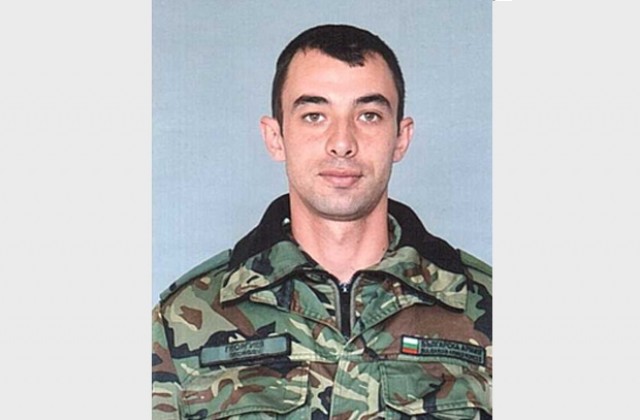 Ефрейтор Георгиев е помогнал на пострадалия шофьор, чиято кола падна в река Новоселска
