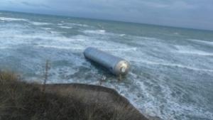 Изчезна изхвърлената от морето 17тонна цистерна край Шкорпиловци