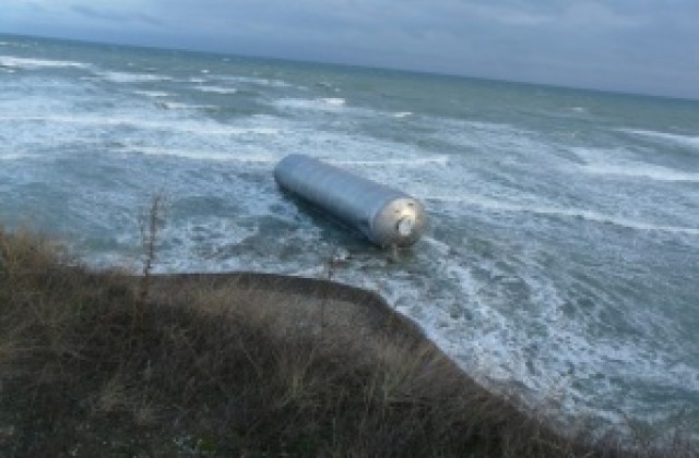 Изчезна изхвърлената от морето 17-тонна цистерна край Шкорпиловци