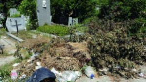 Плащат щети при ограбени гробове през нощта