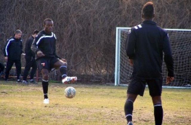 Жозеф Еме и Джефри Ешън напуснаха лагера на Локо Пд