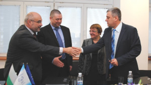 Подписаха договор с консултанта по извеждане от експлоатация на малките