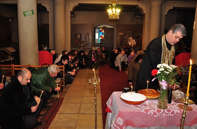 Враца почете жертвите от бомбардировките през 1944 г.