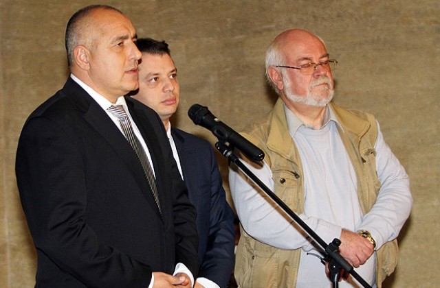 Изплащат заплатите във ВМЗ