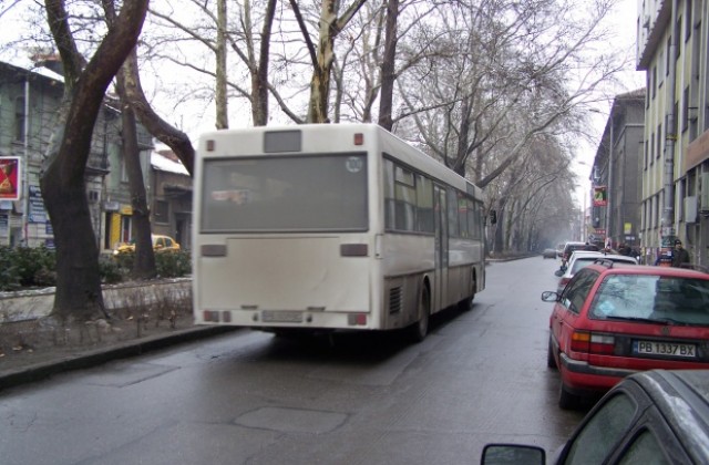 Градският транспорт днес е с делнично разписание