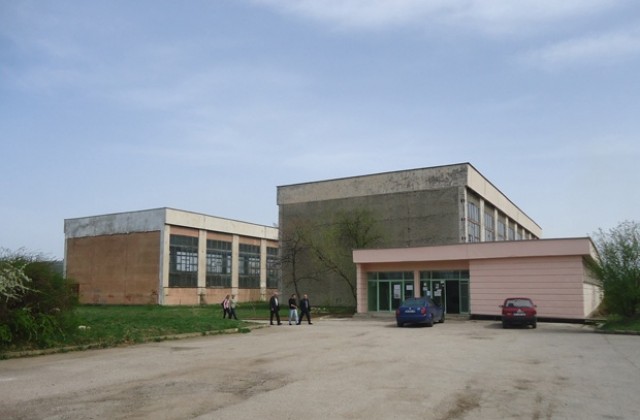 Спортните клубове да вземат под наем обектите, в които тренират