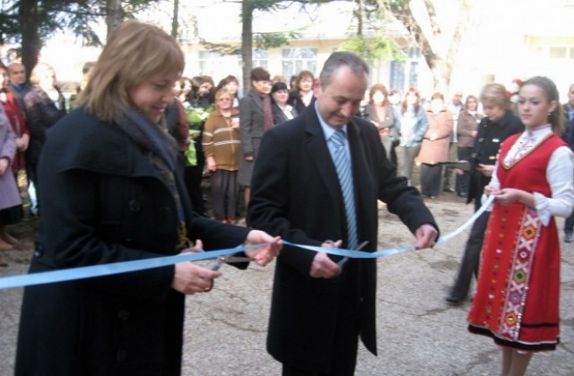 Кръстиха социален център в Дулово на светите безсребърници и чудотворци Козма и Дамян