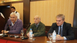 Румен Петков настоява за позицията на Цецка Цачева за Белене
