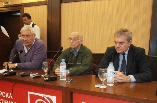 Румен Петков настоява за позицията на Цецка Цачева за Белене