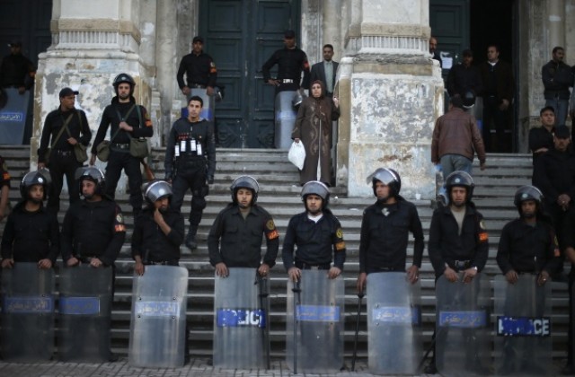 Смъртни присъди за футболна трагедия покачиха напрежението в Египет