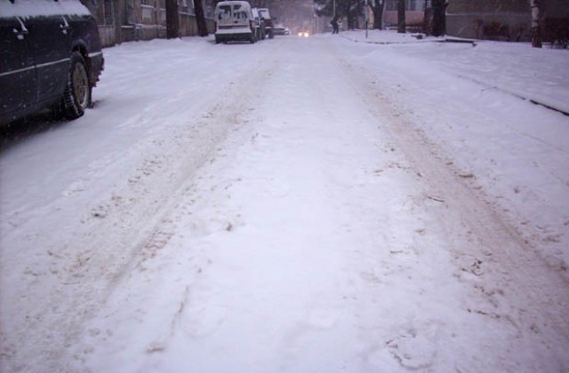 17 машини чистят пътищата в Добричко