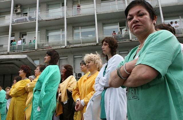 От две десетилетия средно по три сестри на ден заминават в чужбина