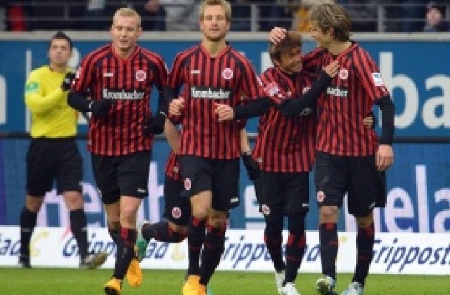 Айнтрахт се отдалечи от Шалке в челото, Майнц помириса Европа