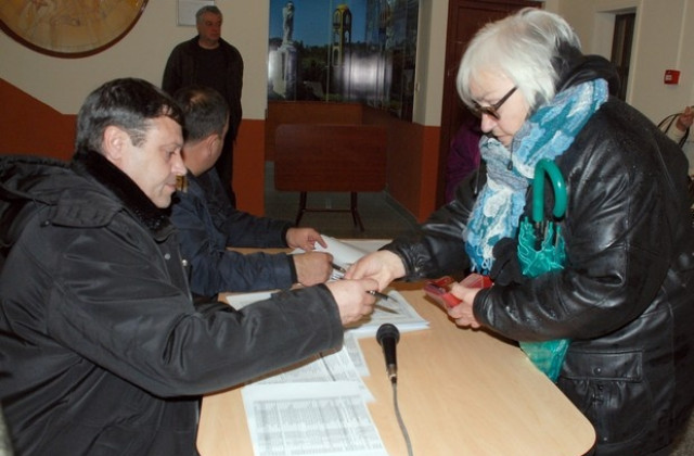 246 663 от област Хасково с право да гласуват в 464 секции