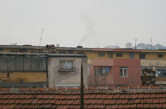 Остава студено