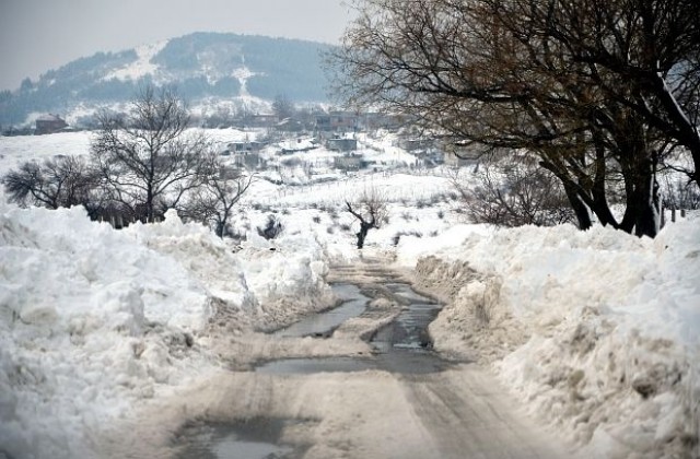 Остава студено