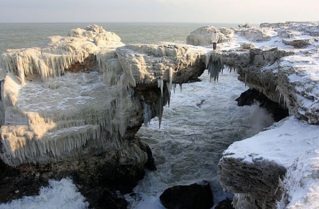 Остава студено