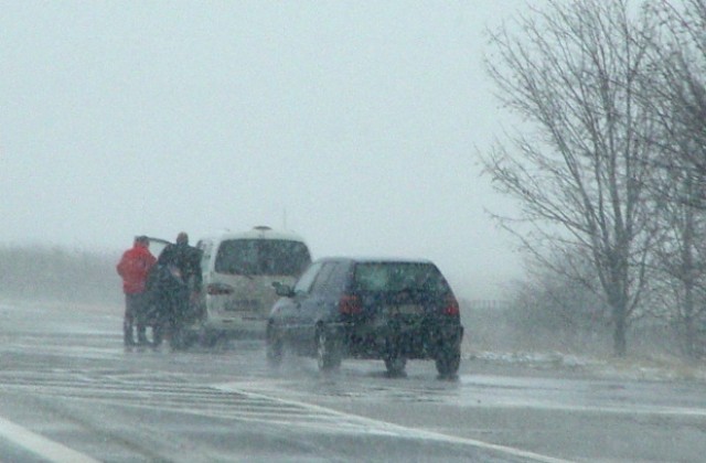 Пуснаха камиони между Дългопол и Провадия