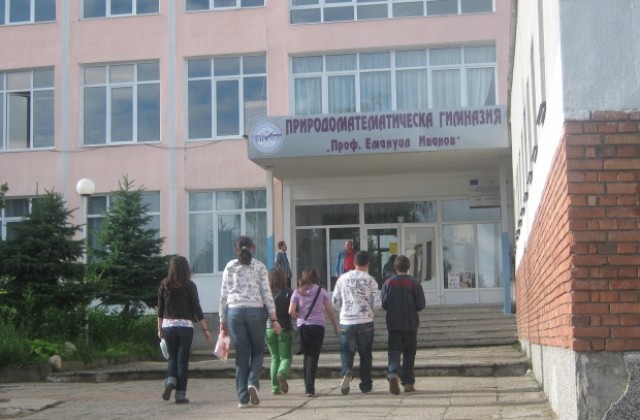 Избиратели не могат да се намерят в списъците пред три секции в Кюстендил