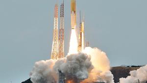 Япония изстреля два шпионски спътника