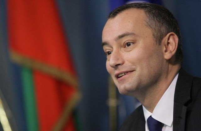 Николай Младенов гласува против стария и скъп проект за АЕЦ „Белене”