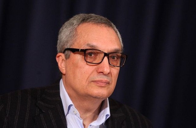 Станишев и Сидеров се прегърнаха за референдума, твърди Костов