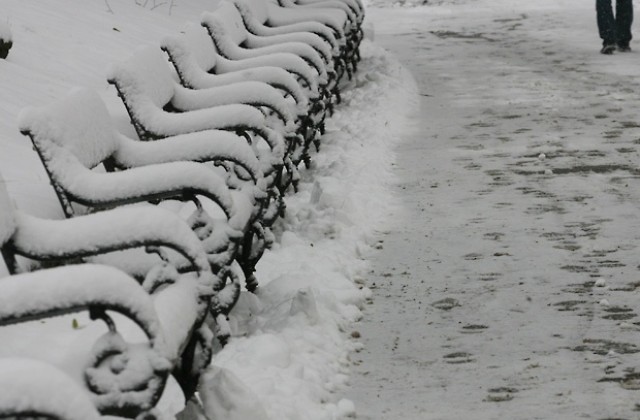 Остава много студено