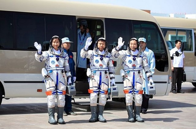 Китай изпробва с успех космически военни технологии