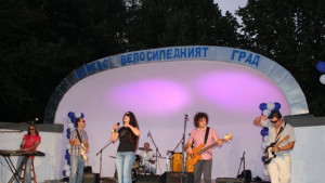 Акустично с Горещ пясък