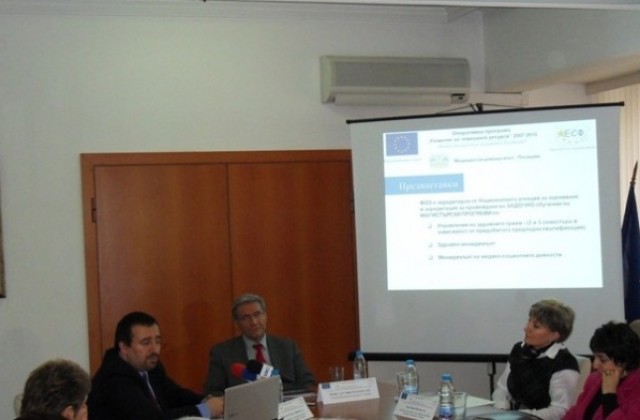 Електронно обучение привлича нови магистри в Медицинския университет