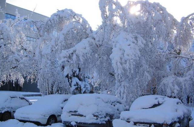 Спокойно, въпреки снега в Бургаско