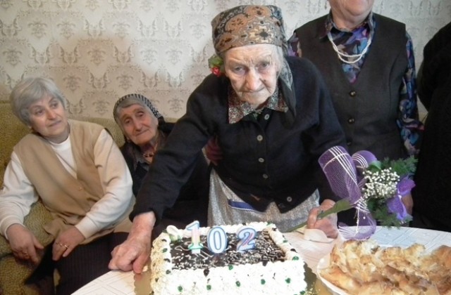 102 години навърши баба Пена от Севлиево