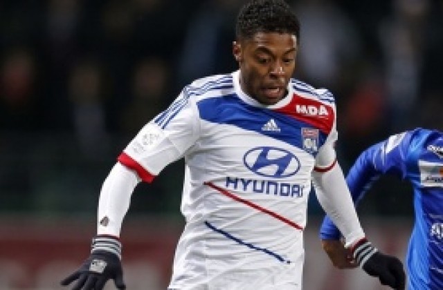 Официално: Шалке привлече Мишел Бастос