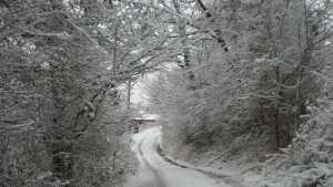 Остава облачно