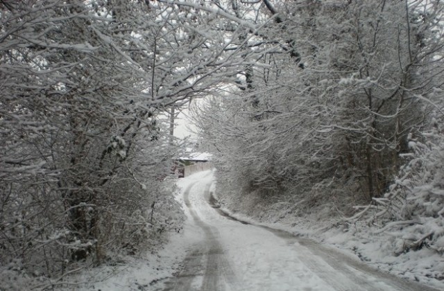 Остава облачно