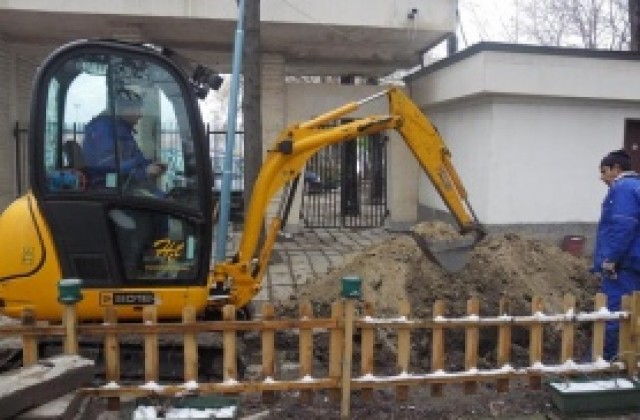 СНИМКИ: Започна изграждането на осветлението на Лаута