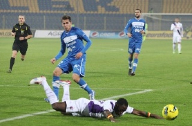 Левски вкара три, но изпусна лидера в Чехия