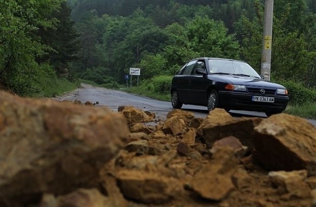 Опасно свлачище в с. Тънка Бара