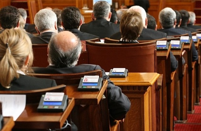 Депутатите приеха на второ четене закона за публичните финанси