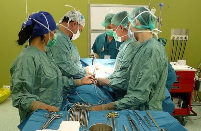 Гръдните хирурзи в Токуда извършиха за пръв път в България сложна операция на бял дроб