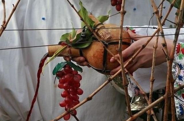 Днес мъжете трябва да се напият, а жените да не работят