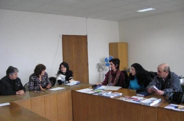 Горнооряховската библиотека предоставя информация за свободните работни места