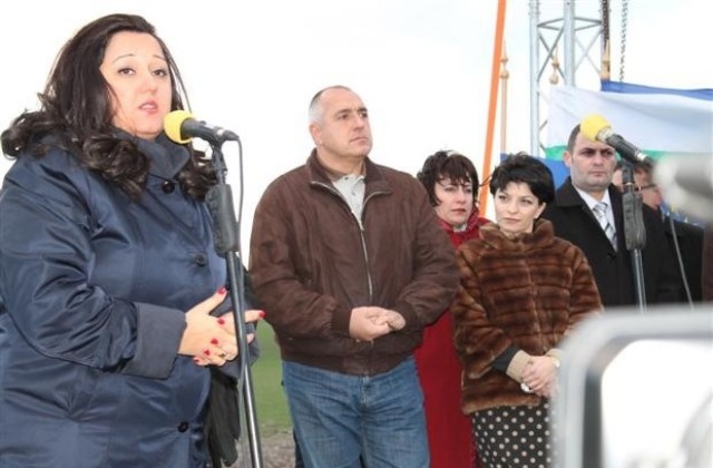 Търговище с ремонтирани път и родилно отделение