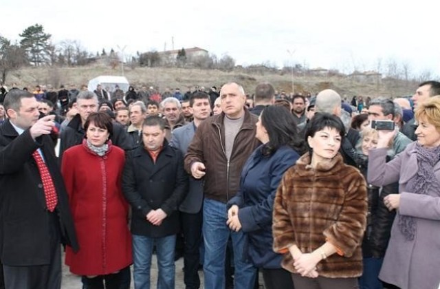 Бойко Борисов откри ремонтиран пътен участък край Омуртаг
