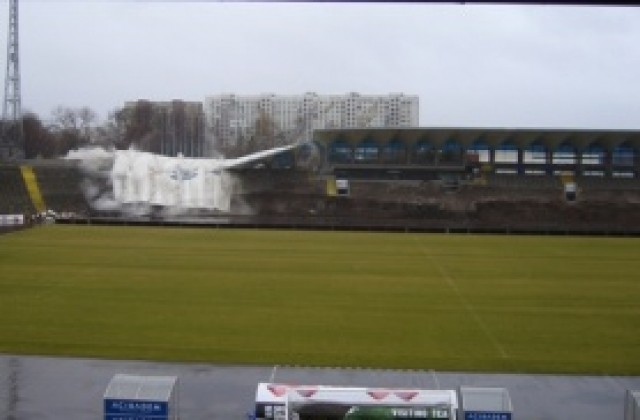 ВИДЕО: Взривяването на козирката на Сектор А на „Герена“