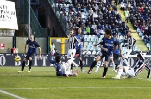 ВИДЕО: Интер съвсем забуксува, даде се на удавника Сиена