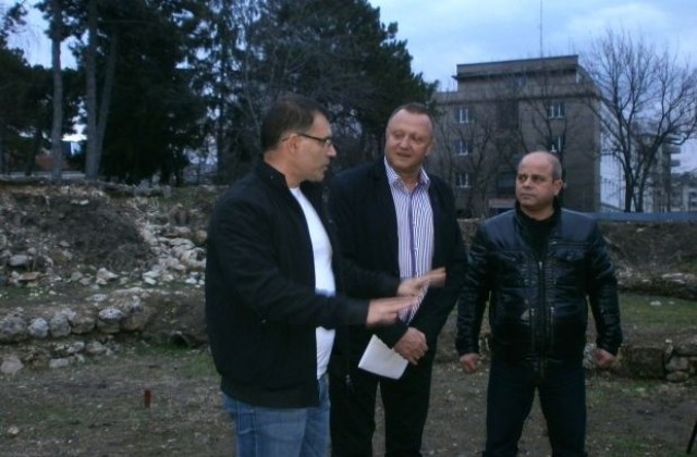 Симеон Дянков обеща още пари за археологията в Русе